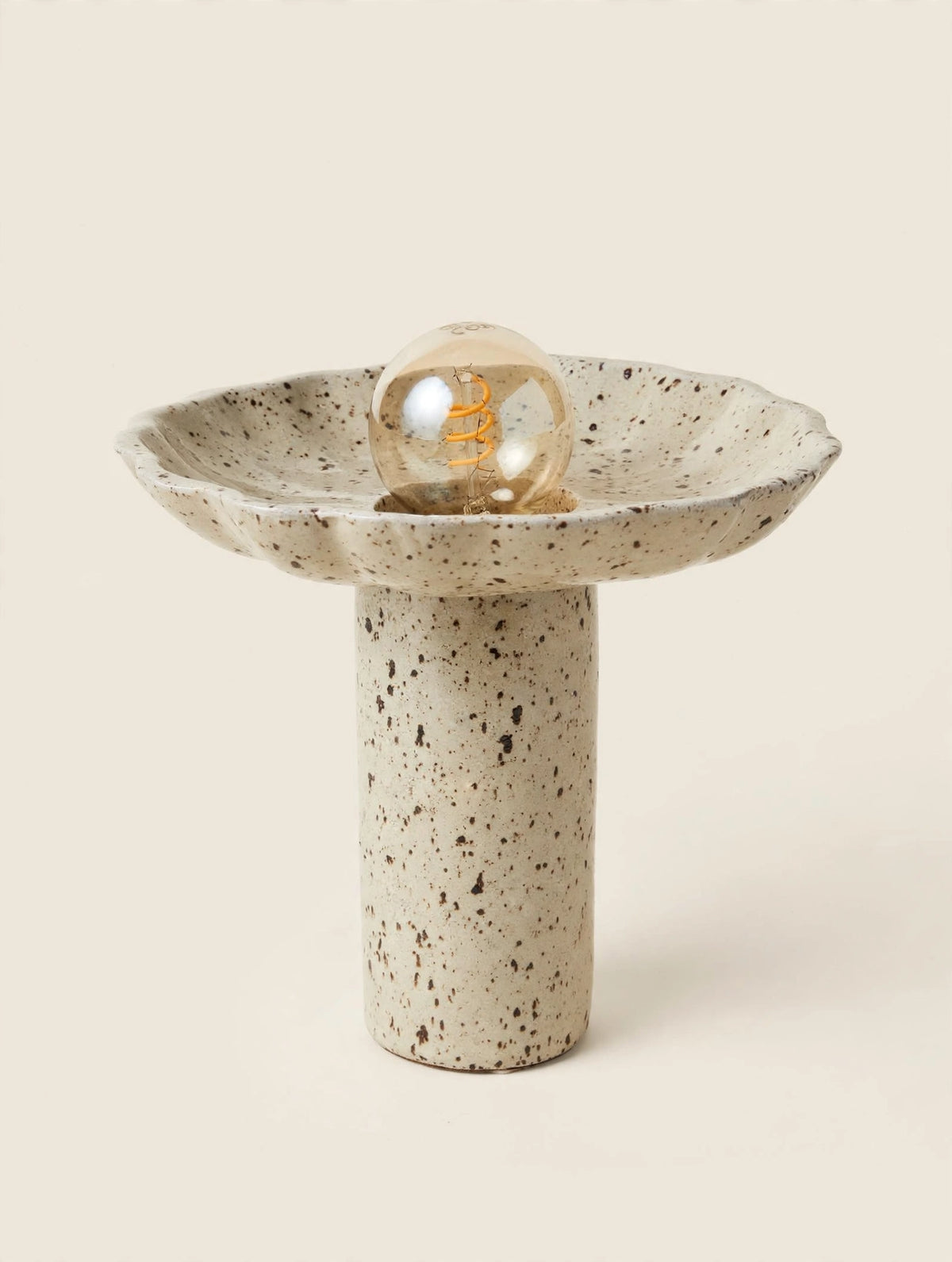 Lampe à poser en céramique artisanale – Grès moucheté, forme fleur – H24 cm